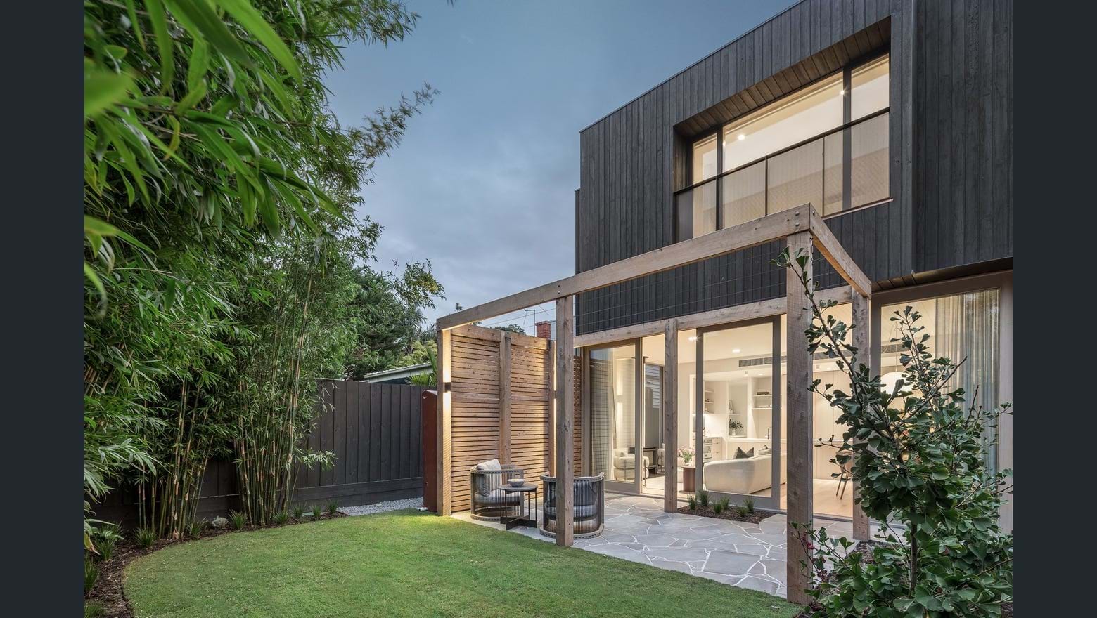 Crazy bluestone paving