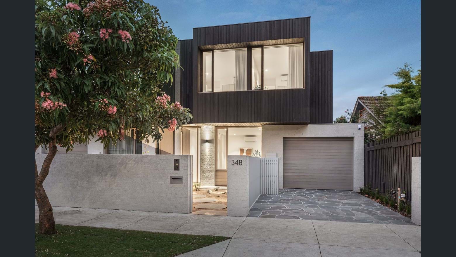 Crazy bluestone paving