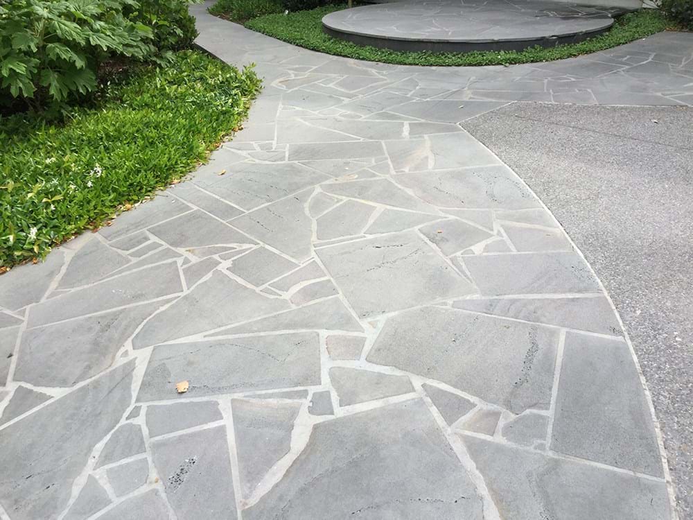 Crazy bluestone paving
