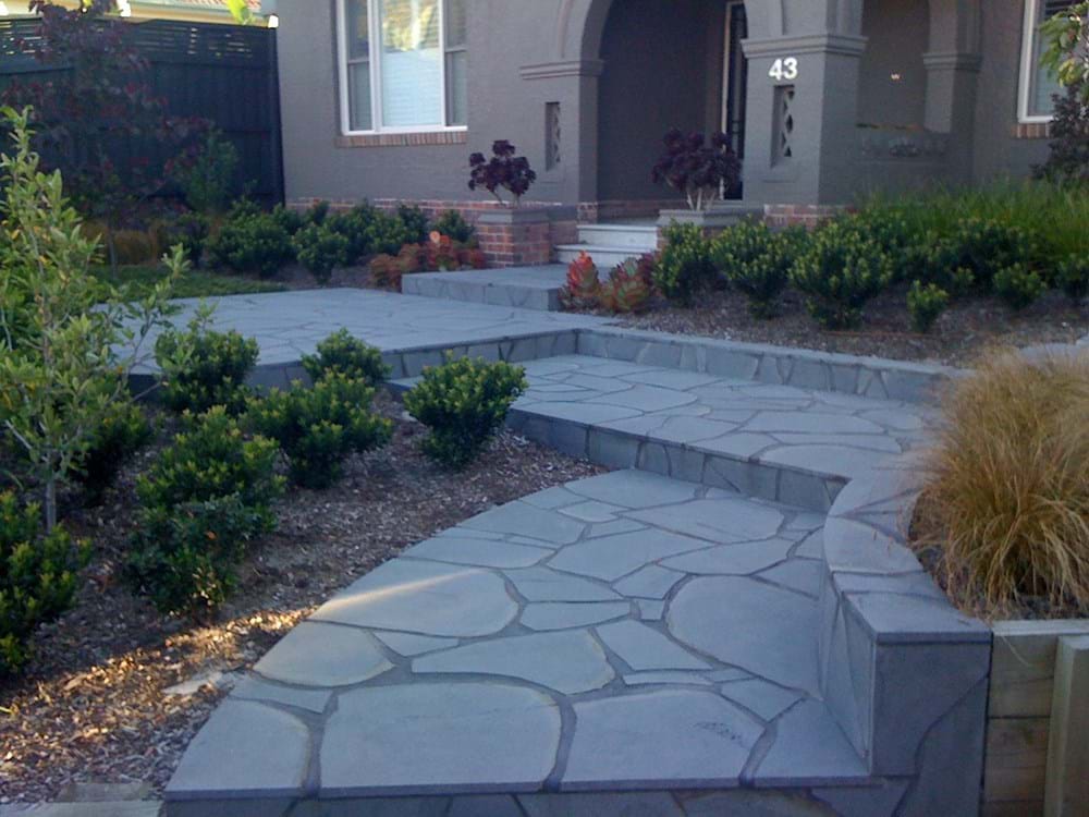 Random bluestone paving