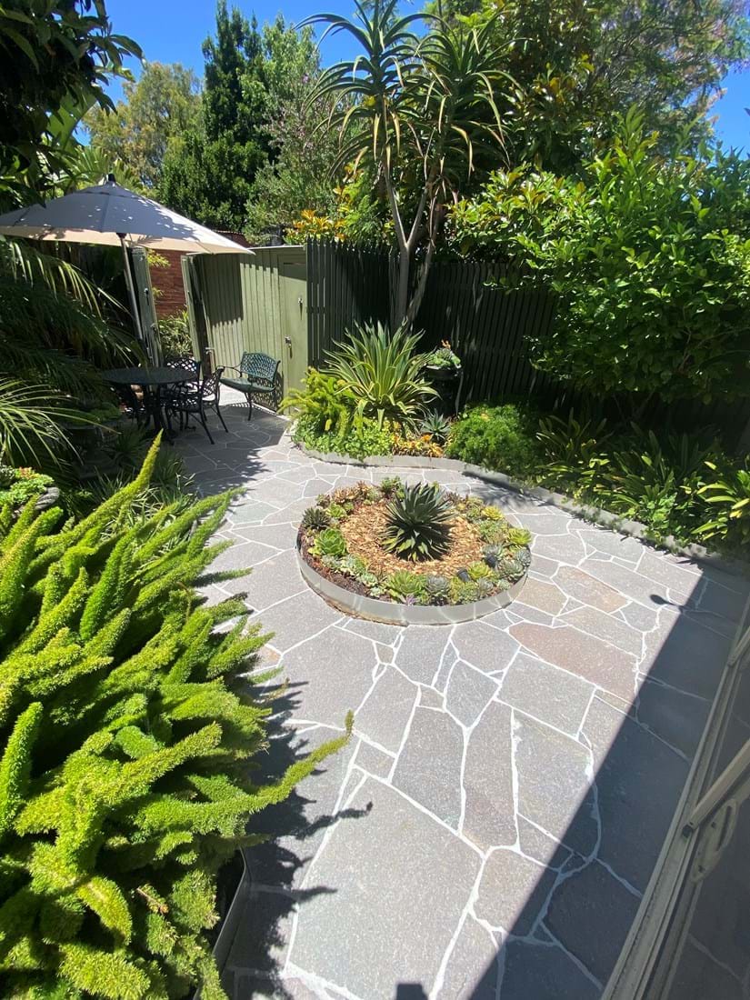 Crazy bluestone paving